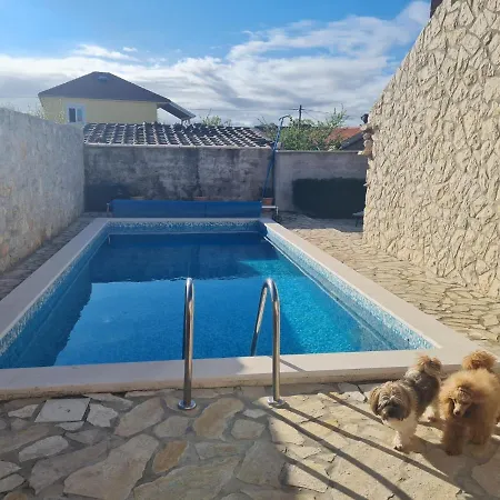 Kiara, Jacuzi, Heating Swiming Pool, Billiard Table Villa *