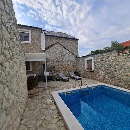 Villa Kiara, Jacuzi, Heating Swiming Pool, Billiard Table *
