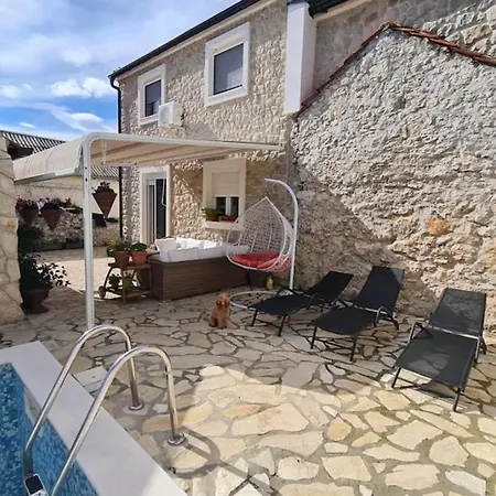 Kiara, Jacuzi, Heating Swiming Pool, Billiard Table Villa Nin