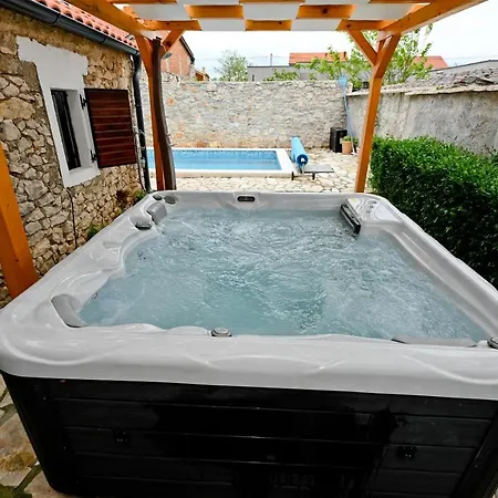 Kiara, Jacuzi, Heating Swiming Pool, Billiard Table