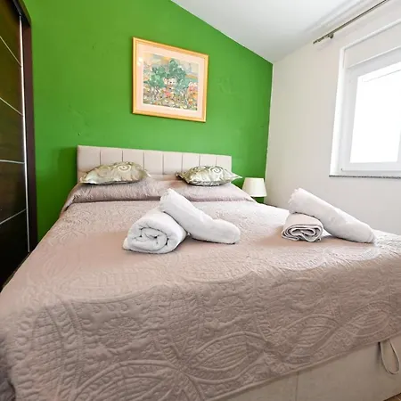 Kiara, Jacuzi, Heating Swiming Pool, Billiard Table 别墅