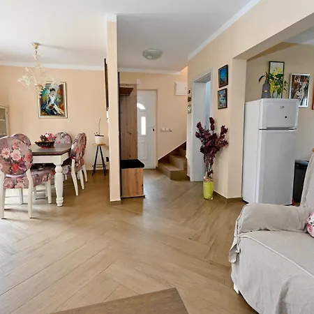 Kiara, Jacuzi, Heating Swiming Pool, Billiard Table