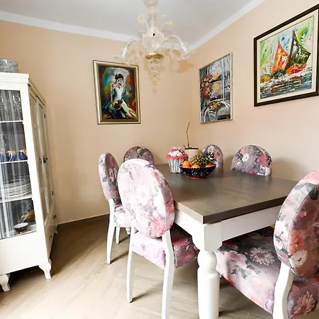 Kiara, Jacuzi, Heating Swiming Pool, Billiard Table