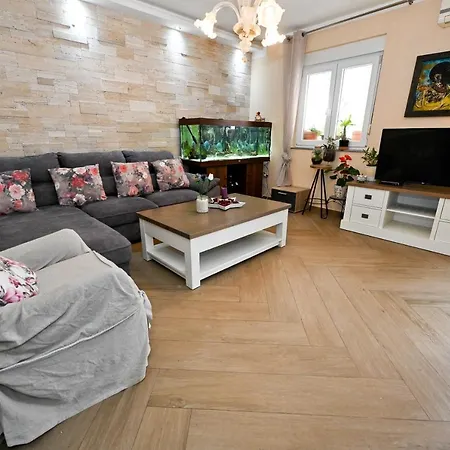 Kiara, Jacuzi, Heating Swiming Pool, Billiard Table