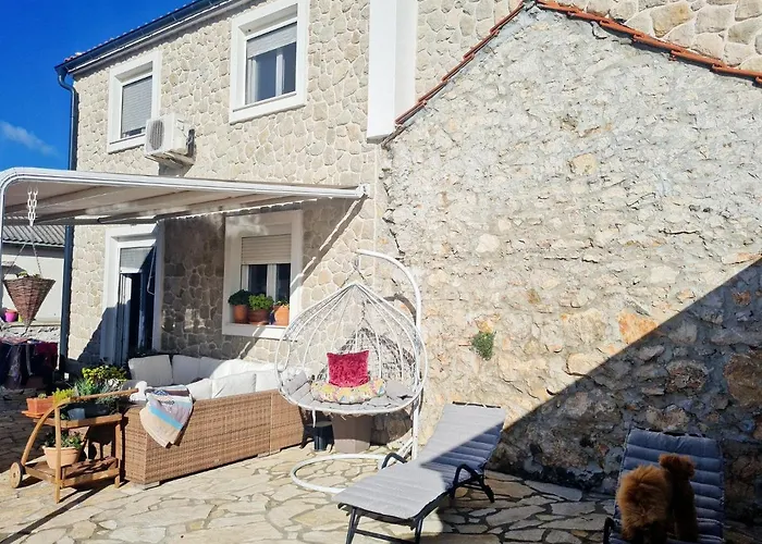 Kiara, Jacuzi, Heating Swiming Pool, Billiard Table Nin