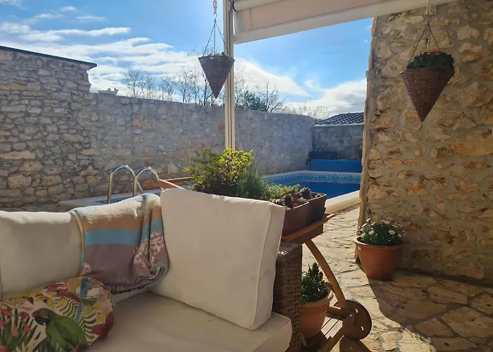 Kiara, Jacuzi, Heating Swiming Pool, Billiard Table *