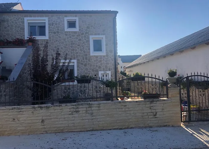 Kiara, Jacuzi, Heating Swiming Pool, Billiard Table Villa