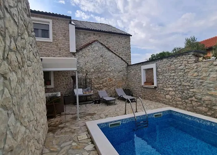 Villa Kiara, Jacuzi, Heating Swiming Pool, Billiard Table *