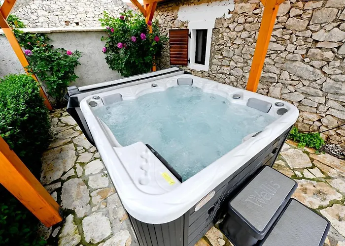 Kiara, Jacuzi, Heating Swiming Pool, Billiard Table