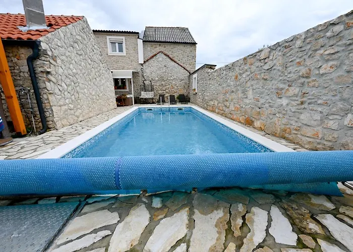 Kiara, Jacuzi, Heating Swiming Pool, Billiard Table