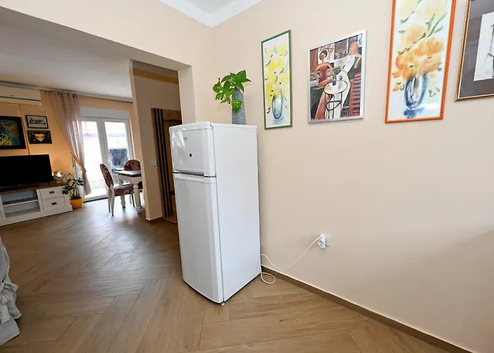 Kiara, Jacuzi, Heating Swiming Pool, Billiard Table *