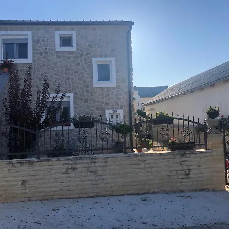 Kiara, Jacuzi, Heating Swiming Pool, Billiard Table 别墅