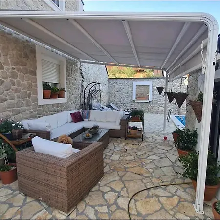 别墅 Kiara, Jacuzi, Heating Swiming Pool, Billiard Table *