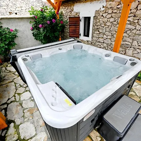 Kiara, Jacuzi, Heating Swiming Pool, Billiard Table