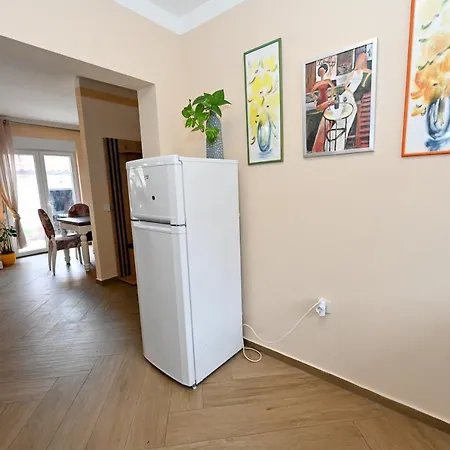 Kiara, Jacuzi, Heating Swiming Pool, Billiard Table *