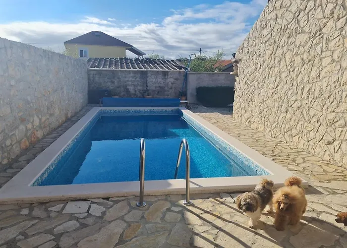 Kiara, Jacuzi, Heating Swiming Pool, Billiard Table Villa *