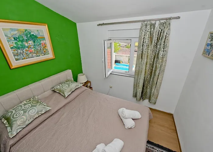 Kiara, Jacuzi, Heating Swiming Pool, Billiard Table Villa *