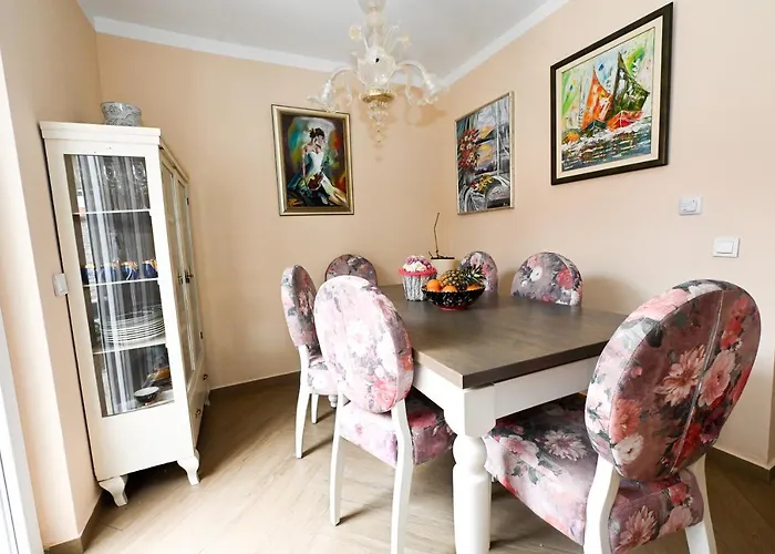 Kiara, Jacuzi, Heating Swiming Pool, Billiard Table