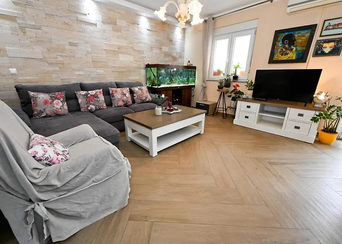 Kiara, Jacuzi, Heating Swiming Pool, Billiard Table