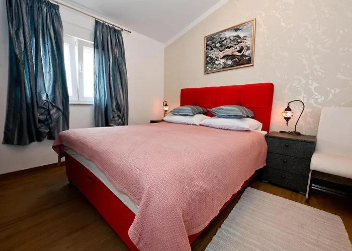 Kiara, Jacuzi, Heating Swiming Pool, Billiard Table Villa *